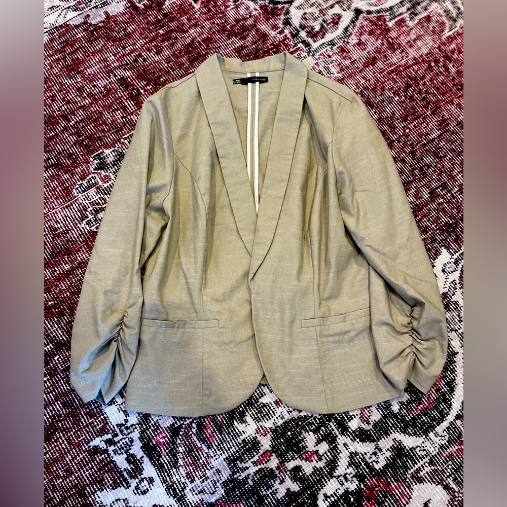 Lightweight blazer